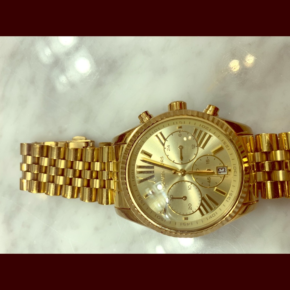 Gold Oversize Michael Kors Bradshaw Watch